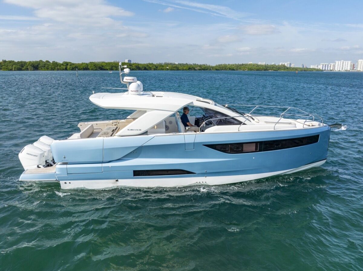 43 PIES — JEANNEAU DB/43, dos motores D6-380