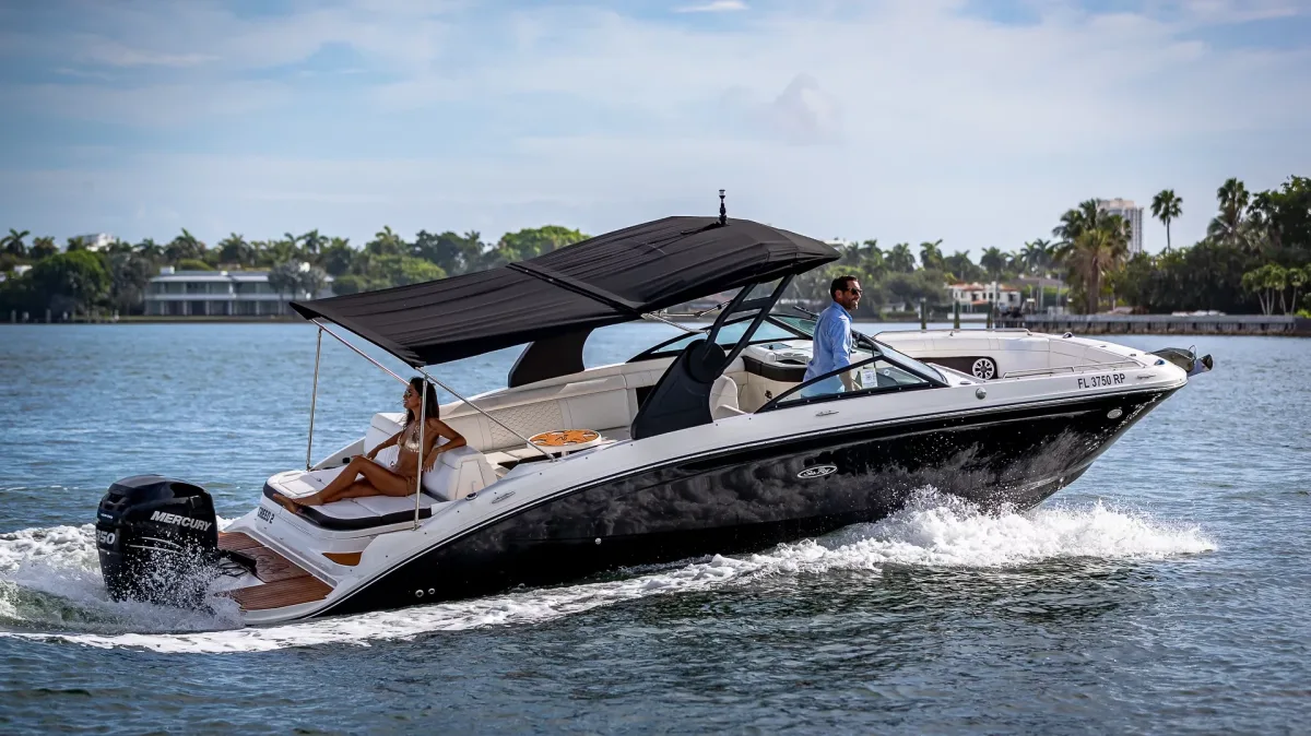 28 PIES — Sea Ray, motor de 350 hp