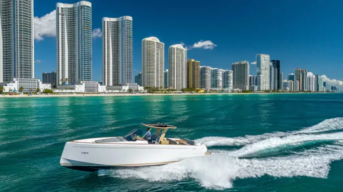 38 FEET - PARDO with Twins 300hp Mercury - Image 10