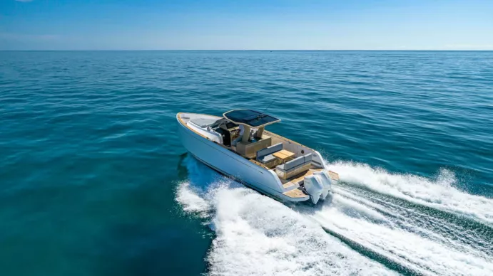 38 FEET - PARDO with Twins 300hp Mercury - Image 21