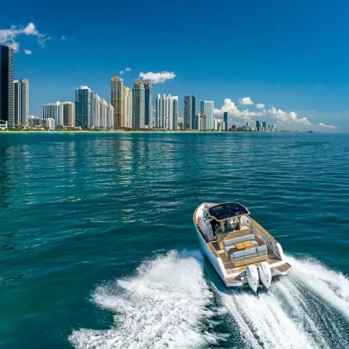 38 FEET - PARDO with Twins 300hp Mercury