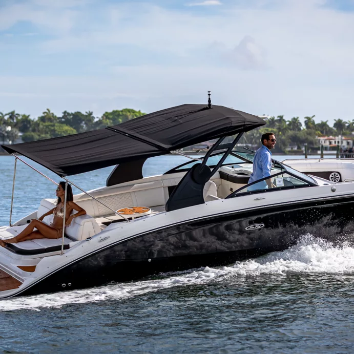 28 FEET - Sea Ray with 350HP