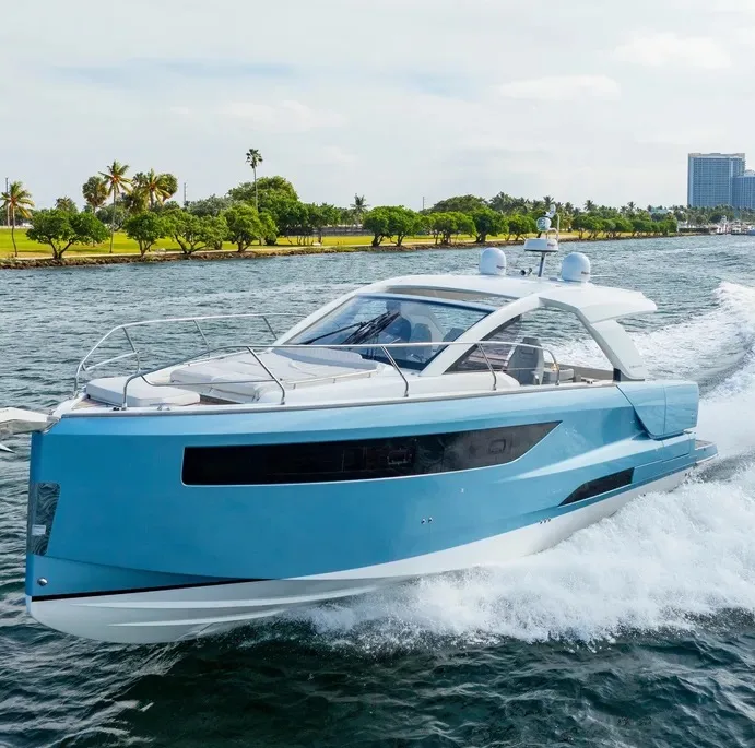 43 FEET - 45 FEET JEANNEAU DB/43 with Twins 350hp